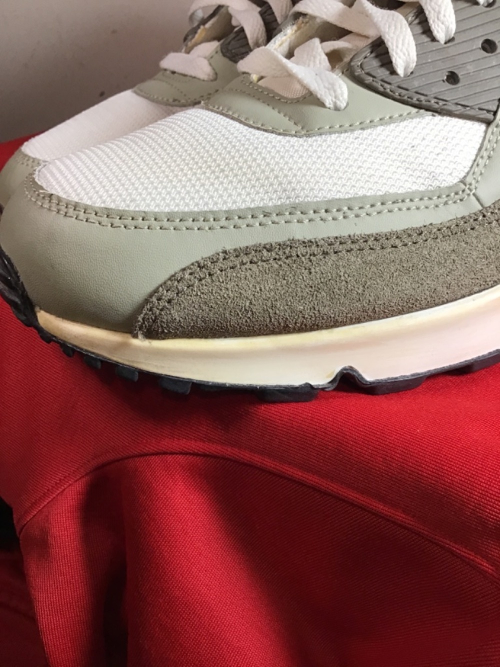 🔥😎Nike Air Max,size 12, yellowing on mid-sole, see photos, still a solid shoe - Picture 3 of 12